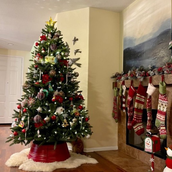 Pottery Barn Handcrafted Red Metal Tree Collar 🎄🎅🏻 - Picture 4 of 8